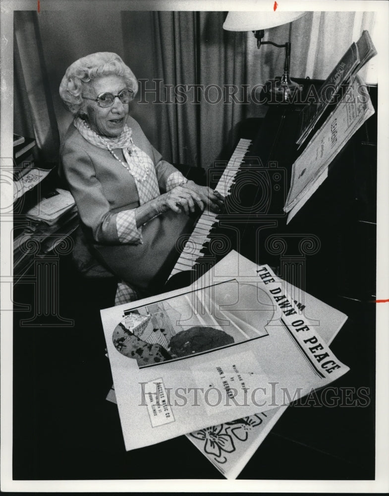 1976 Press Photo Elsie Herbert 87 years old Organist - Historic Images