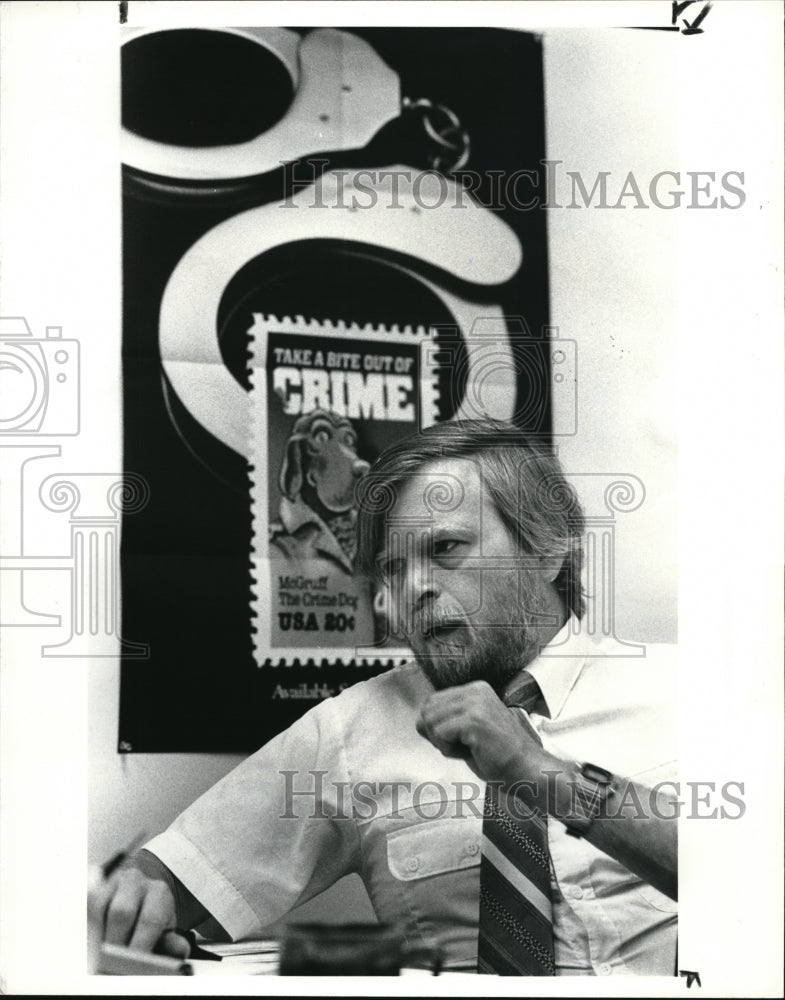 1985 Press Photo Paul Hartman, U.S. Postal Inspector - Historic Images