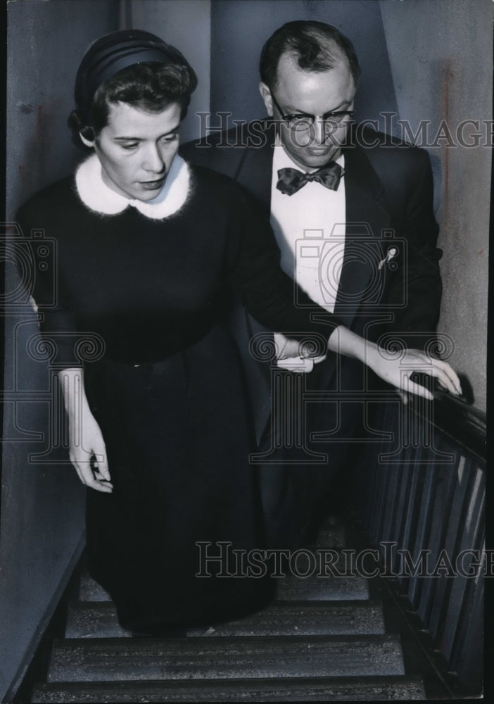 1954 Press Photo Susan Hayes testifies - cva16620-Historic Images