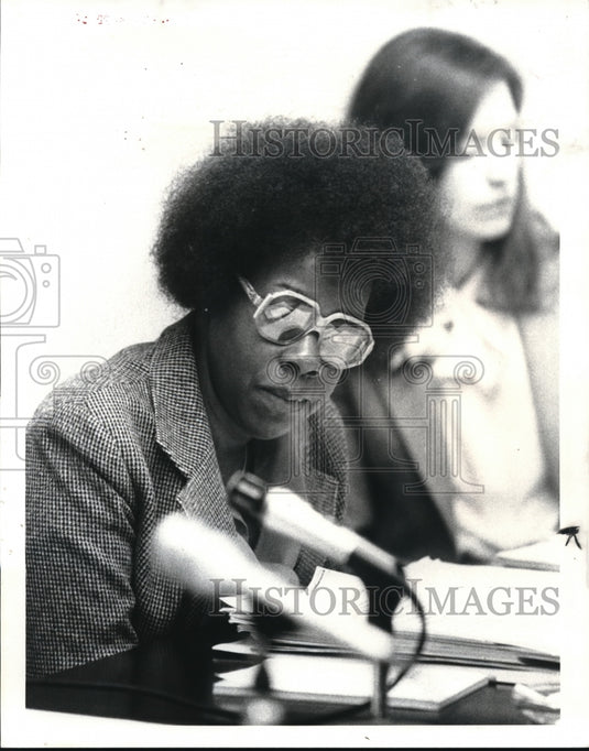 1983 Press Photo Isabelle Hendricks at MCHA board meeting - Historic Images