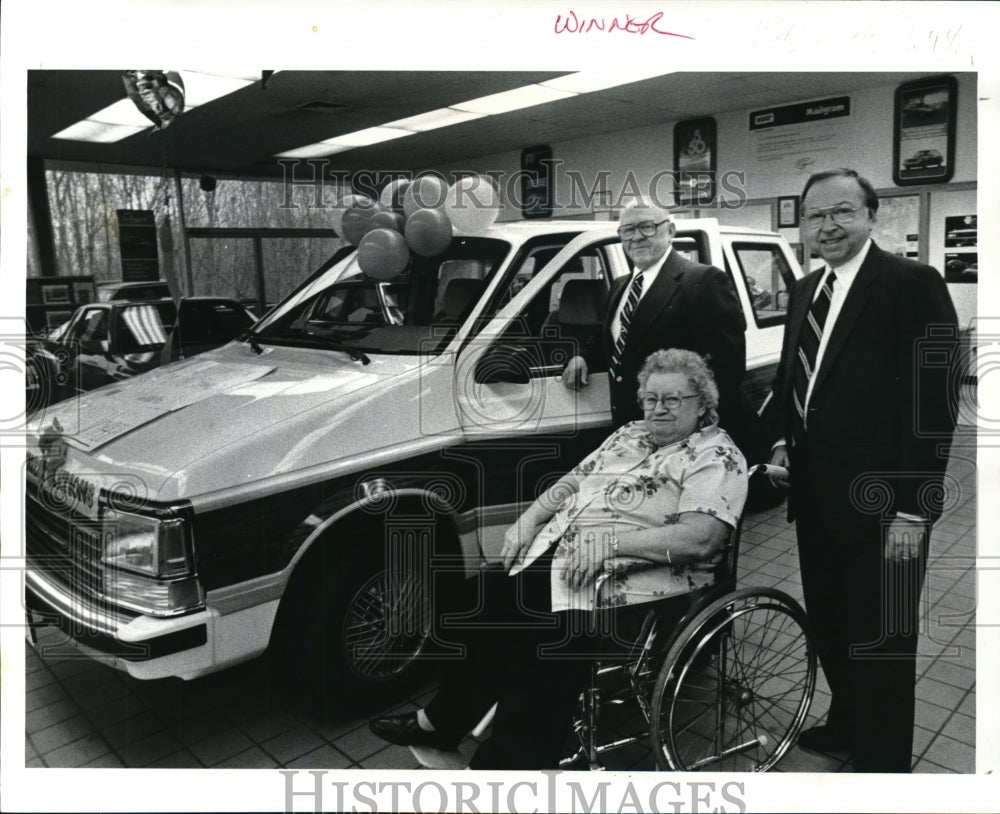 1987 Press Photo Sanford Halpert Prize winners at Halperts - Historic Images