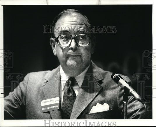 1984 Press Photo The Chairman of BancOhio in Columbus - Historic Images