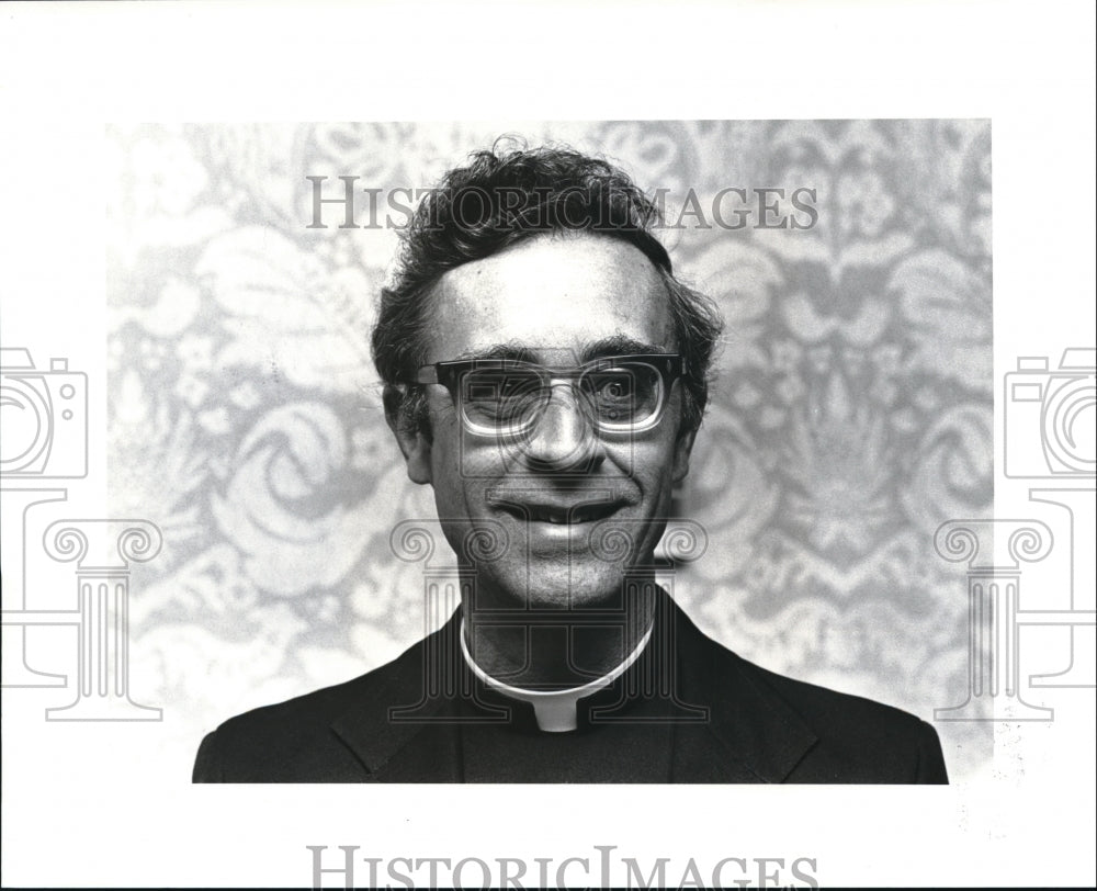 1985 Press Photo Reverend Robert Hater - Historic Images