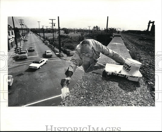 1988 Press Photo The old painter Herbert Hassan - Historic Images