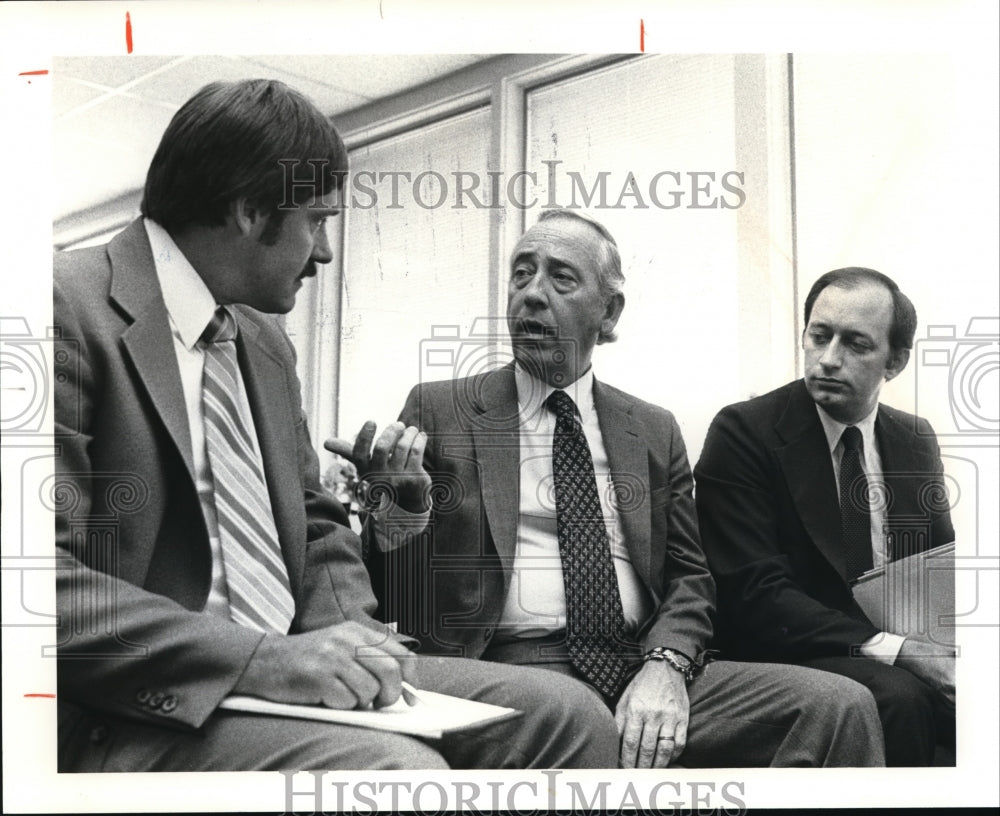 1980 Press Photo James W Heptinstall and Dr. Herbert Northrup and Allan Noe - Historic Images