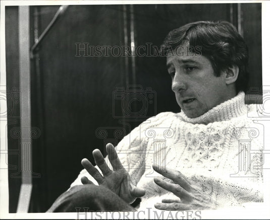 1981 Press Photo Retired Tom Hayden is  is an American activist - Historic Images