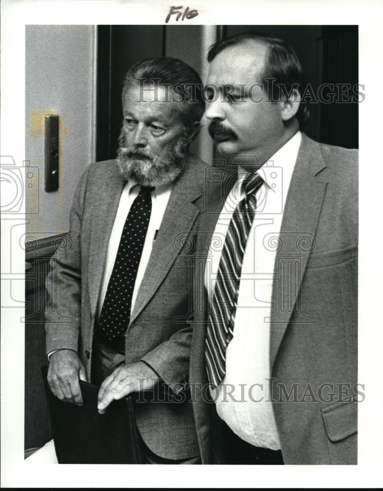 1986 Press Photo Charles Heck testifying before Medina County grand Jury - Historic Images