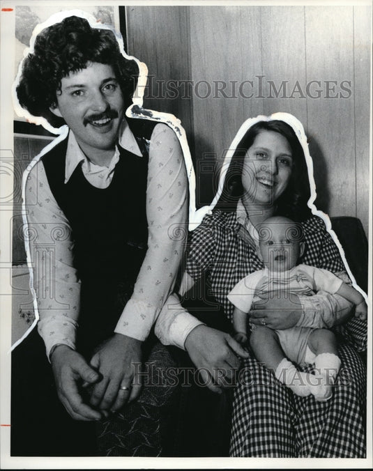 1976 Press Photo Mr & Mrs Gregory Heath & son kidnapped from Painesville Church - Historic Images