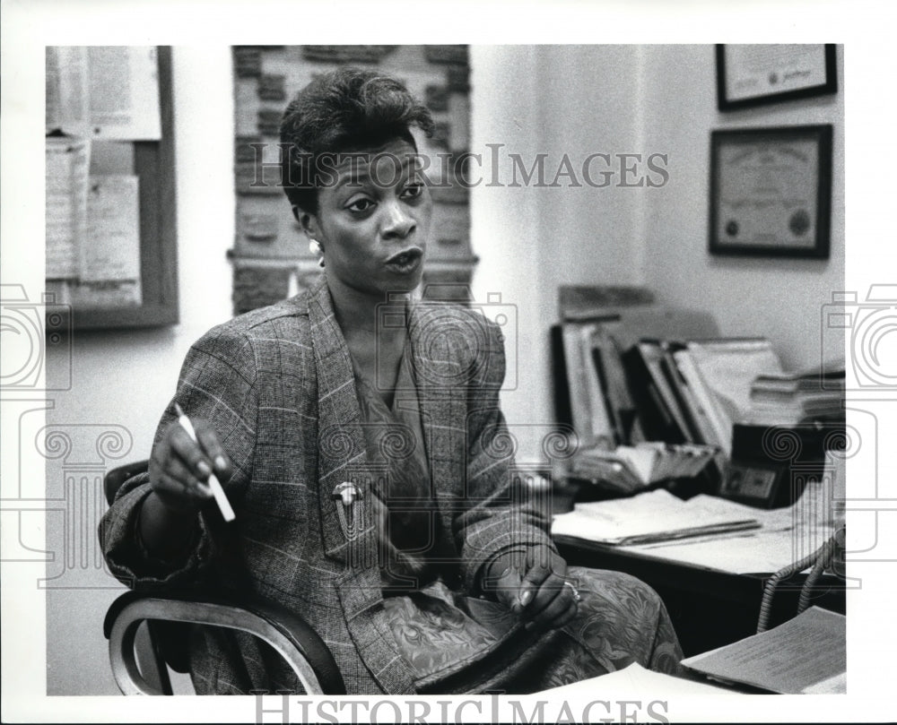 1989 Press Photo Mary Hardiway in her Home Garden office - Historic Images