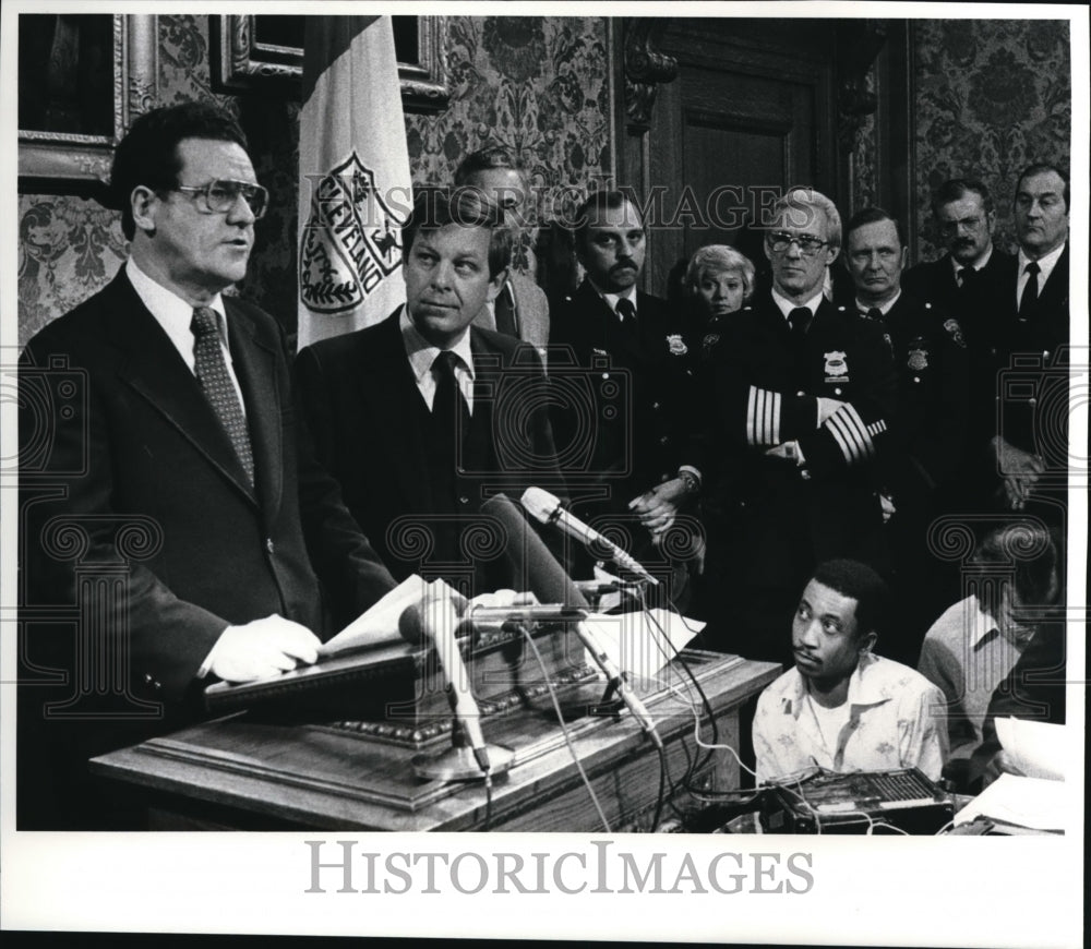 1980 Press Photo The new Police Chief William T. Hanton in his first Press Con - Historic Images