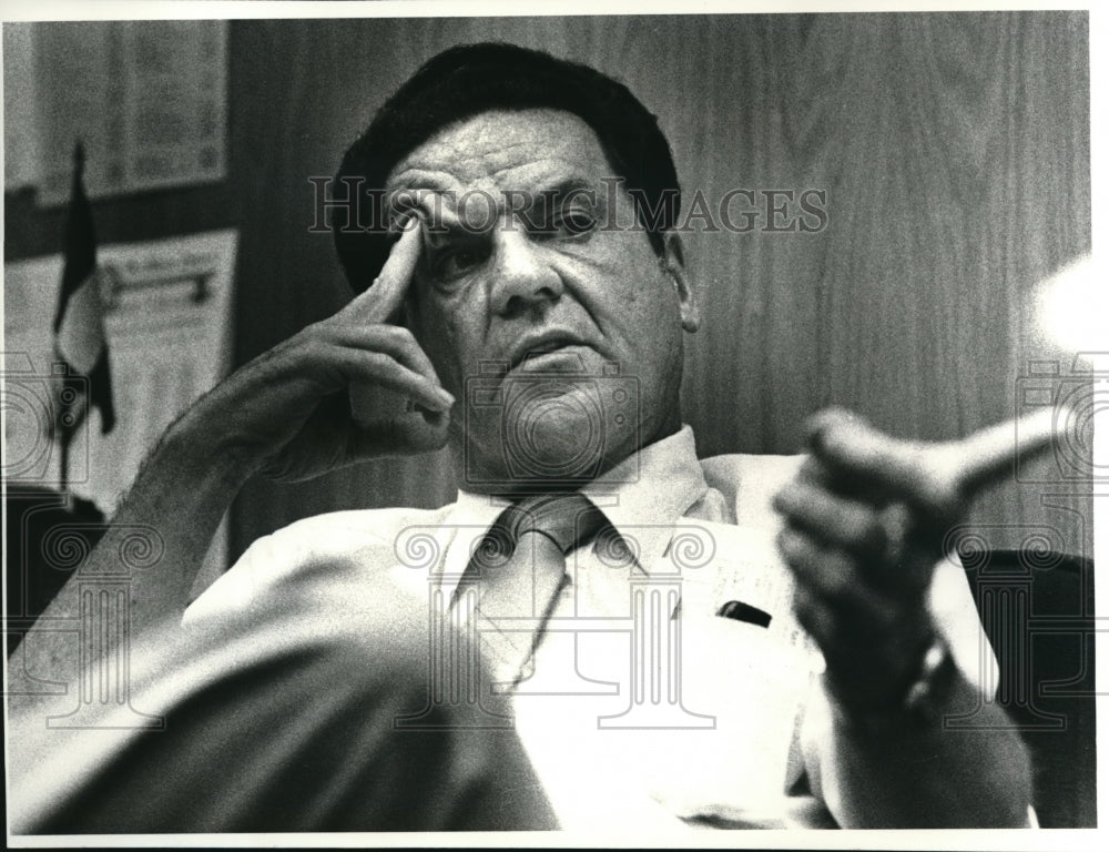 1983 Press Photo Chief William Hanton - Historic Images