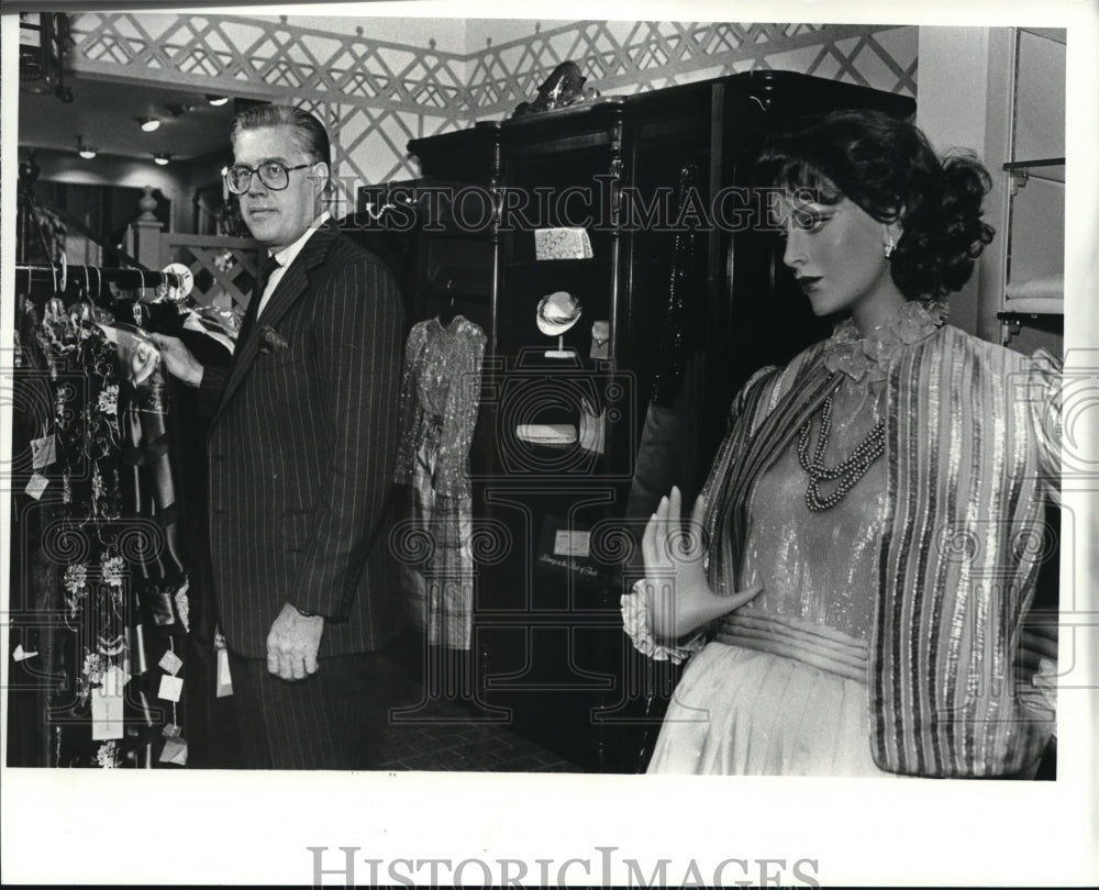 1981 Press Photo Chrisholm Halle at the Eton Square - Historic Images