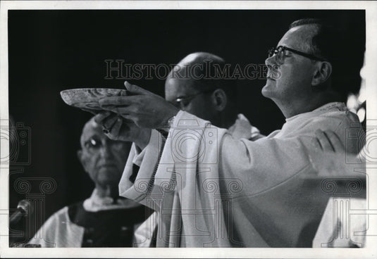 1974 Press Photo Bishop James Hickey, Archbishop Jean Jadot, Bishop Issemann - Historic Images