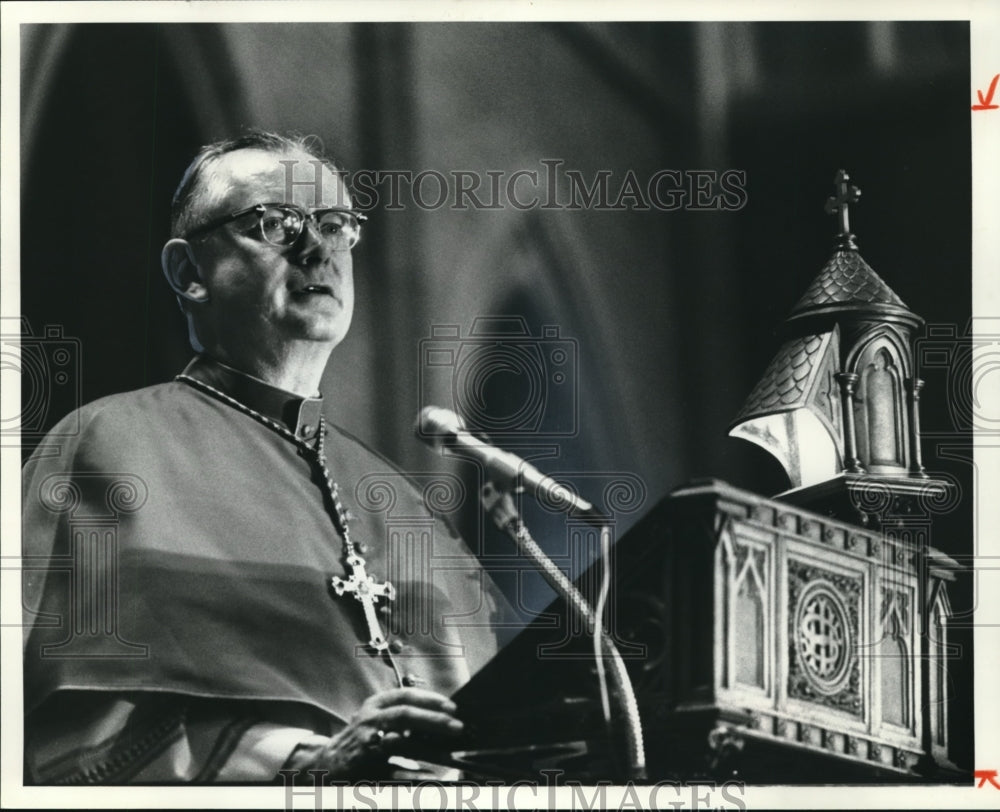 1980 Press Photo Bishop James A. Hickey Speaking - Historic Images