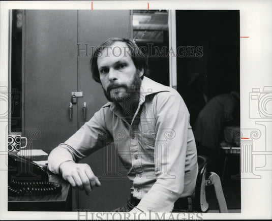 1977 Press Photo Ken Healan, Custodian at Case Elementary - Historic Images