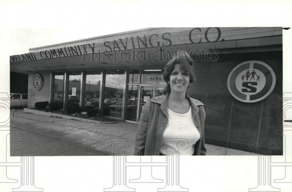 1983 Press Photo Phyllis Hilger, Assistant Vice President Superior Savings - Historic Images