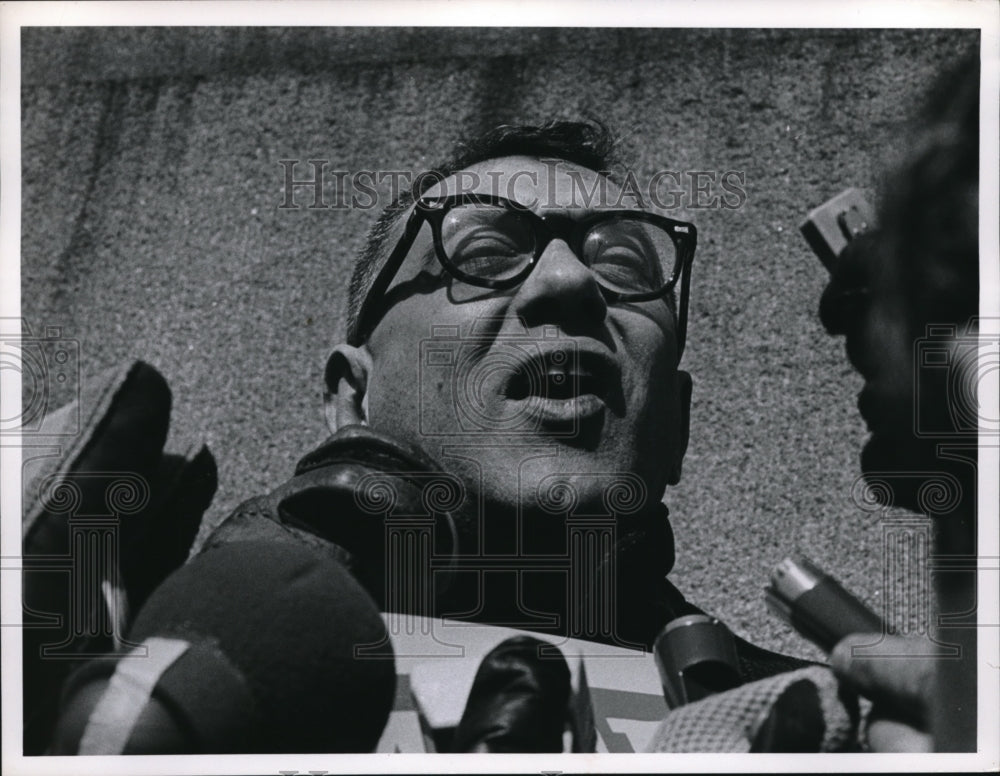 1965 Press Photo Herbert L. Hill, NAACO National picketing at Federal building - Historic Images