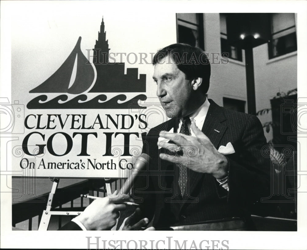 1984 Press Photo Dale Finley at Cleveland Convention Center - Historic Images