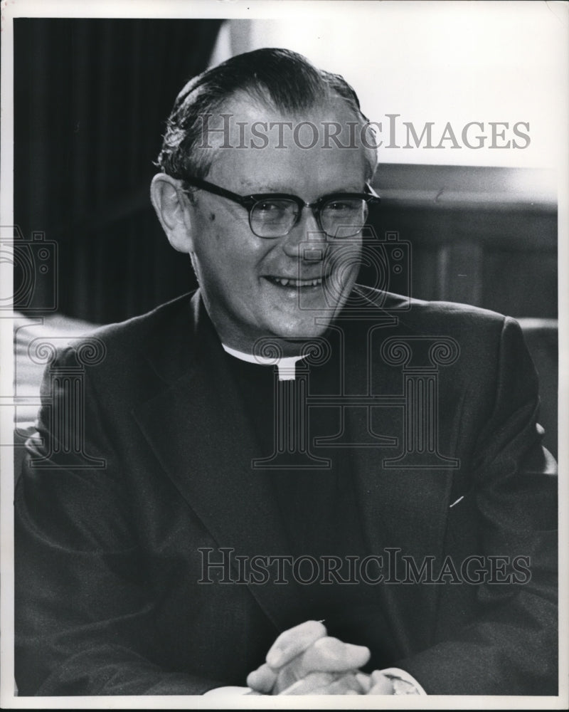 1974 Press Photo Bishop James Hickey Catholic Diocese - cva17721 - Historic Images