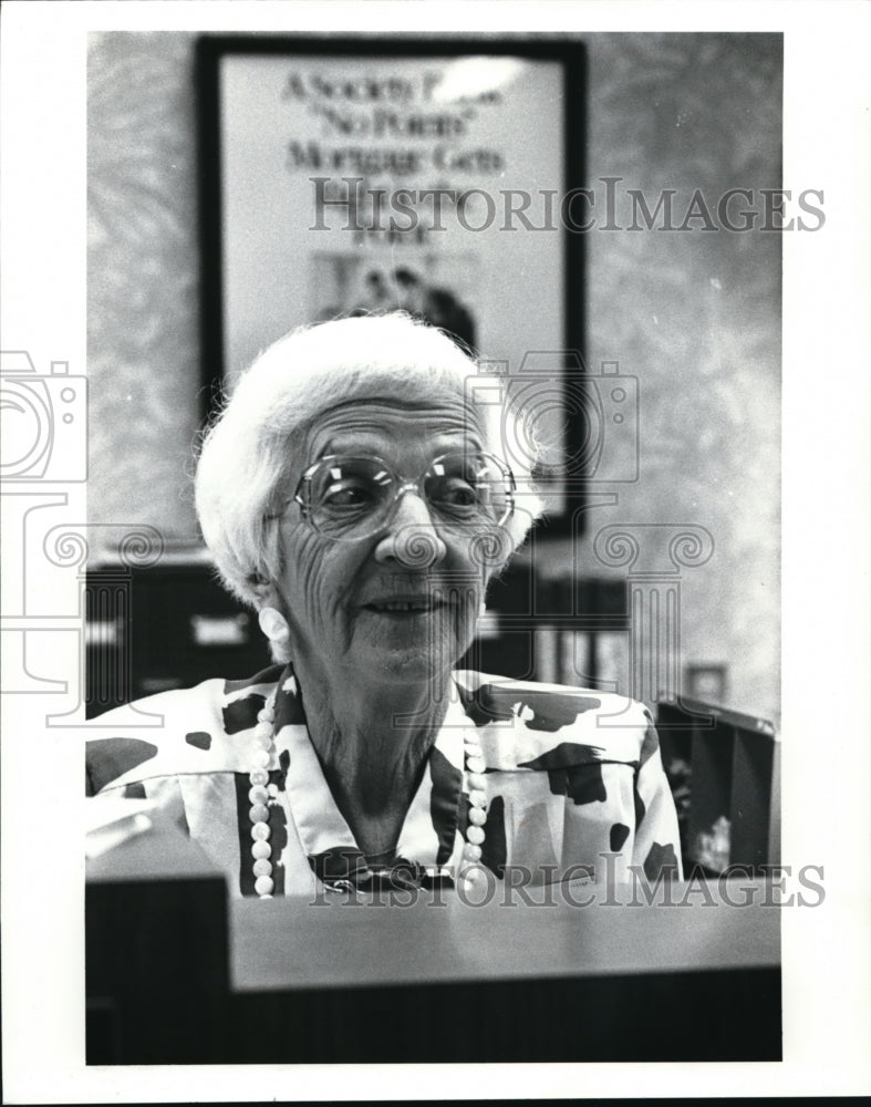 1988 Press Photo Nora Fink (72 yr old bank teller) - Historic Images