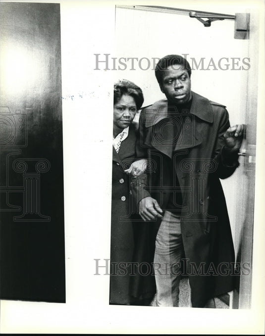 1979 Press Photo John File's mother coming out of court room with another son - Historic Images
