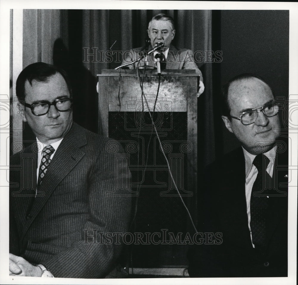 1977 Press Photo Ches Hugo, pres. of Ohio Ball; Carl Rudolph, CEI; Dudley Taw - Historic Images