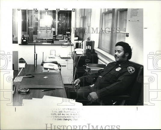 1988 Press Photo Police Rick Jacson owns a small incubator business - Historic Images