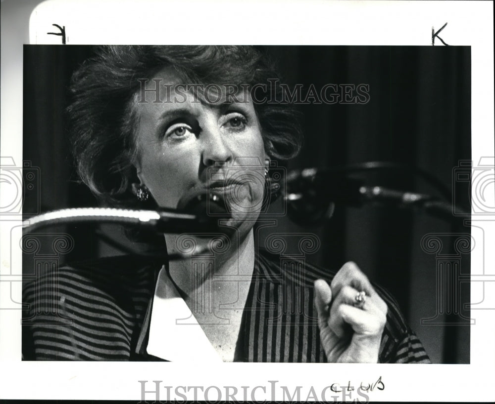 1985 Press Photo Margaret O&#39;Neill, RTA Board Member Speaks at the City Club - Historic Images