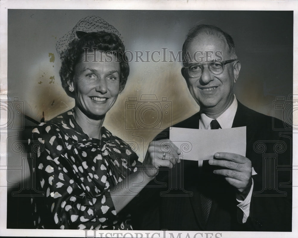 1958 Press Photo Mrs. Gilbert Humphrey give opera donation to Frank Joseph - Historic Images