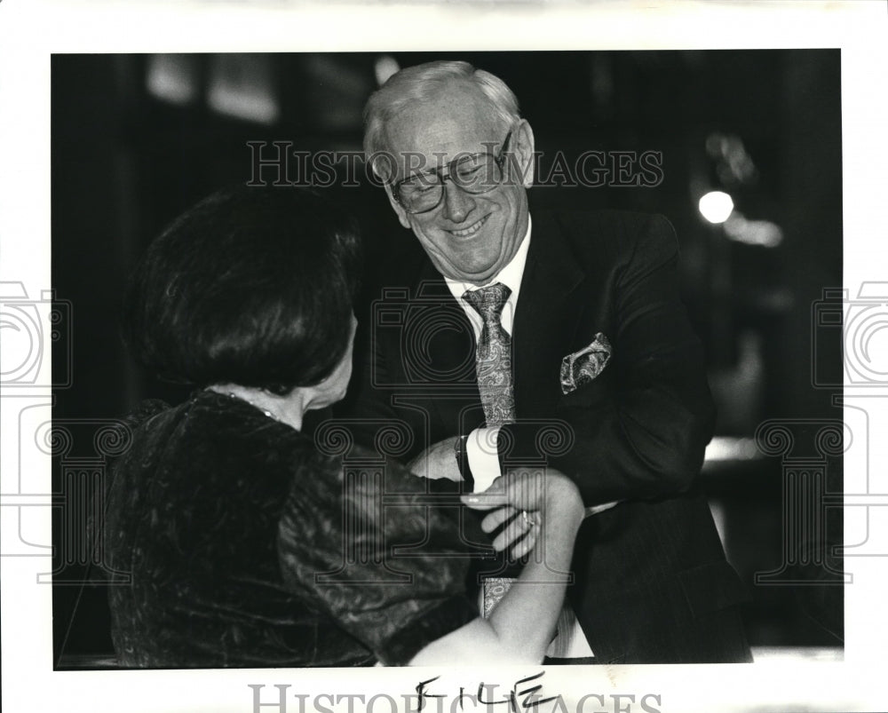 1987 Press Photo Iris Vail and Richard E Jacob at Galleria Party - Historic Images