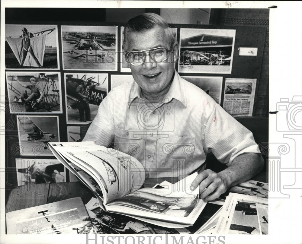 1988 Press Photo Robert Hull, Writer of Books on History Cleveland Air Shows - Historic Images