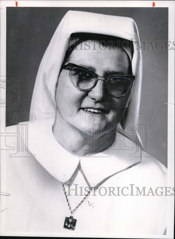 1977 Press Photo Sister Regina Marie Pittinger - Historic Images