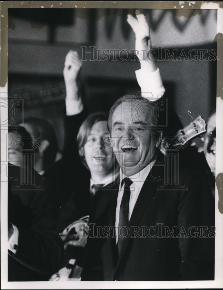 1968 Press Photo Vice President Hubert H. Humphrey presidential campaign in Ohio - Historic Images