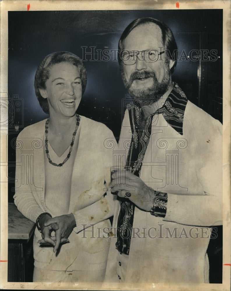 1976 Press Photo Robert Hunker owner of Peninsula Nite Club with Page Oberlin - Historic Images