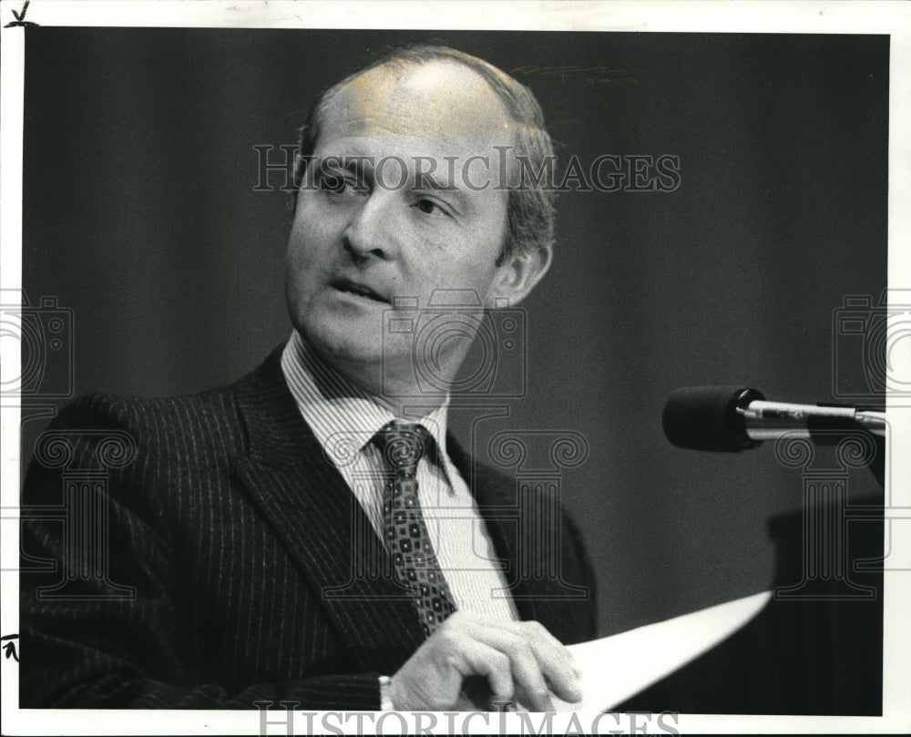 1987 Press Photo Robert B. Horton, Sohio Chief Speaking to Growth Association - Historic Images