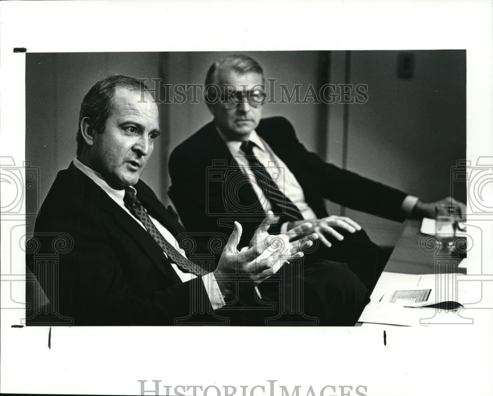 1987 Press Photo Robert B. Horton with the BP America, Peter Walters - Historic Images