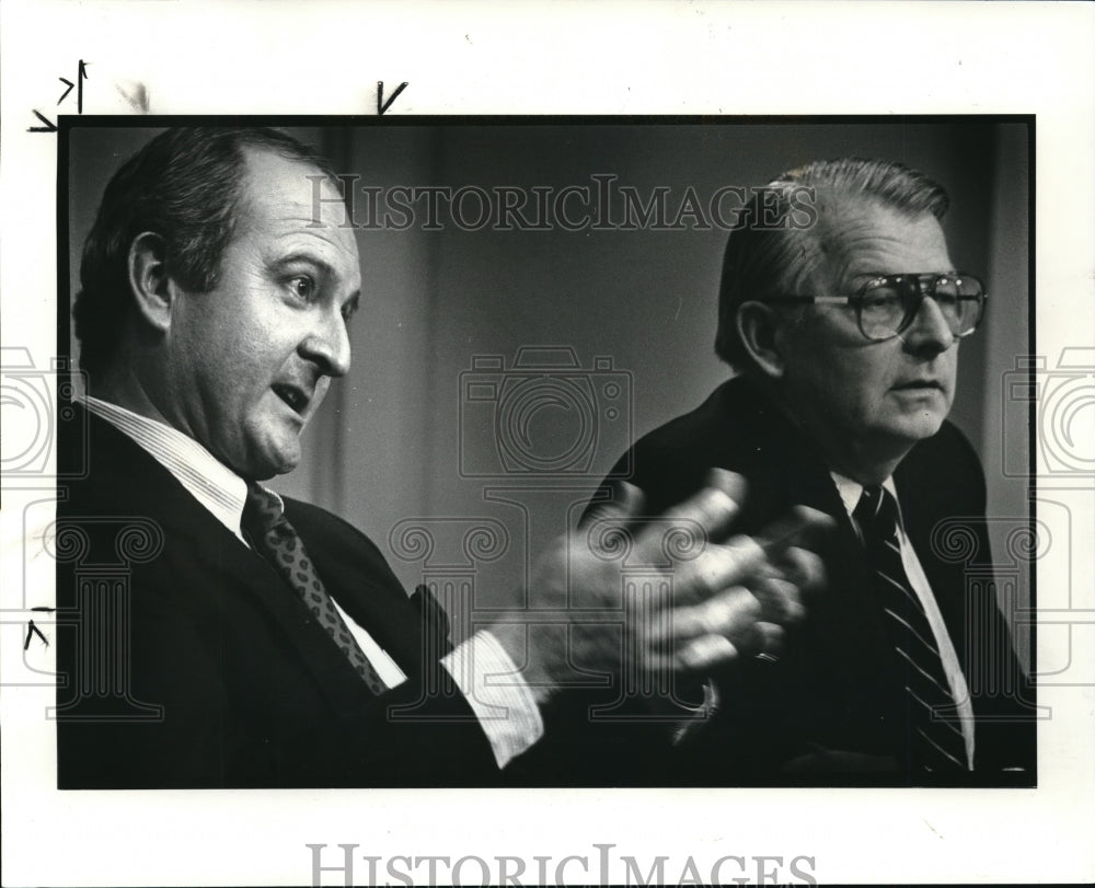 1987 Press Photo Robert B. Horton with the BP America, Peter Walters ...