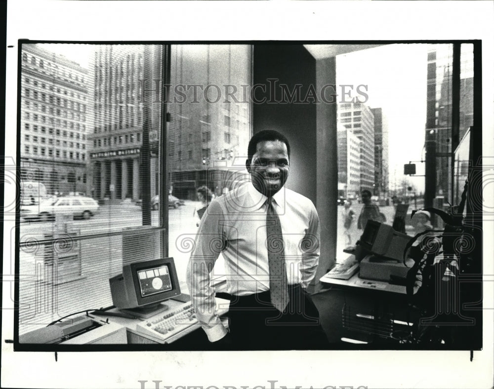 1987 Press Photo Abdul Shahee of the Jabbaar NYNEX Business Center - Historic Images