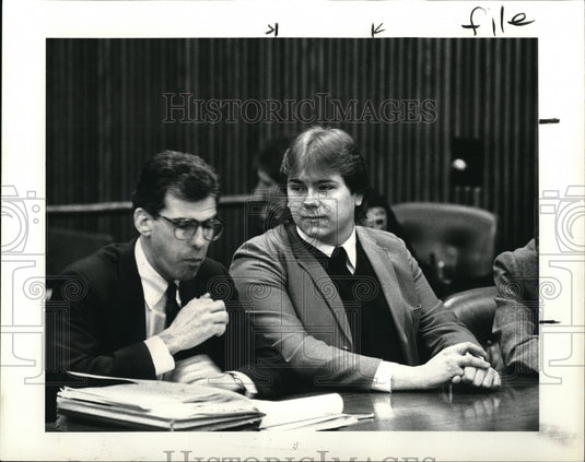 1986 Press Photo Defense lawyer Lou Henderson and client Rodney Hedrick - Historic Images