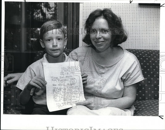 1989 Press Photo John Hoppesch & mother Pat, petition the Mayor of Rocky River - Historic Images