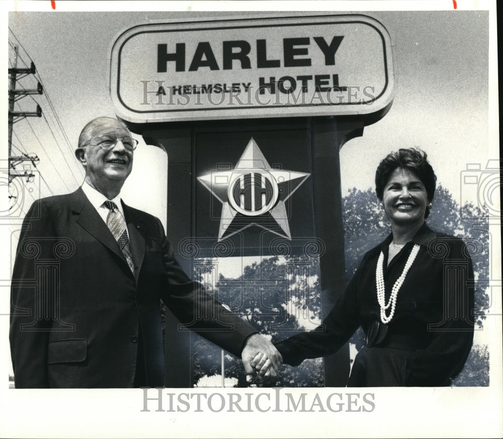 1980 Press Photo Mr. &amp; Mrs. Harry Helmesley, hotel owners - Historic Images