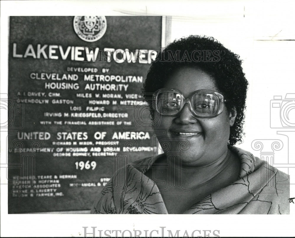 1986 Press Photo Lena Jackson Pres. of the Tenet firm of CMHA - Historic Images