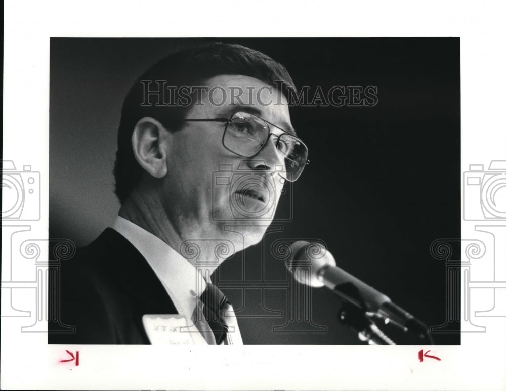 1987 Press Photo J.Peter Huestis Publisher of IN Magazine spaek at Statler - Historic Images