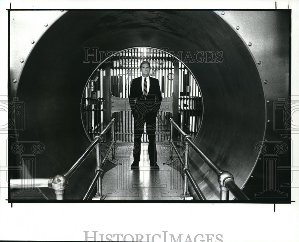 1987 Press Photo Cleveland Federal bank president W. Lee Hoskins - Historic Images