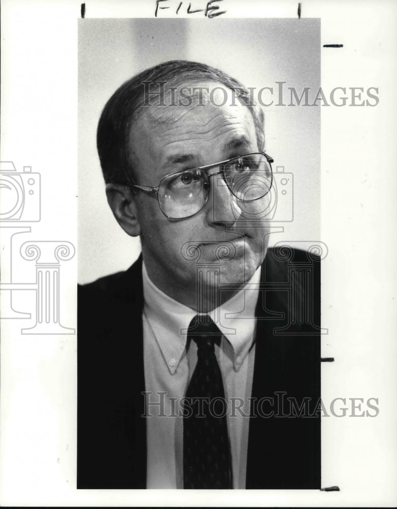 1987 Press Photo  Shaker Heights City Schools superintendent Peter P. Horoschak - Historic Images