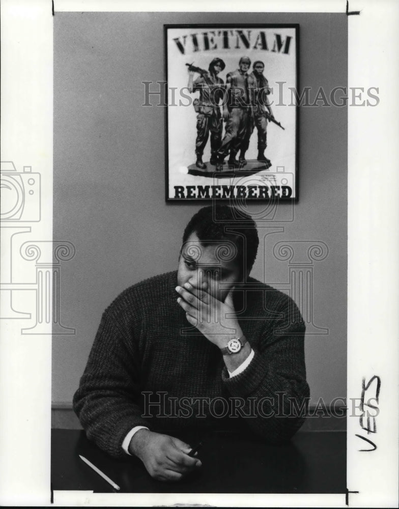 1989 Press Photo Edsel Holmes, Post Vietnam Vet at Eastside Vet Center - Historic Images