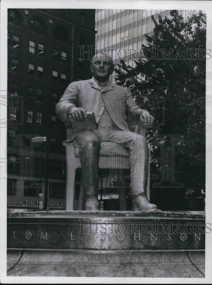 1960 Statue of Tom L Johnson after a sandblasting  - Historic Images