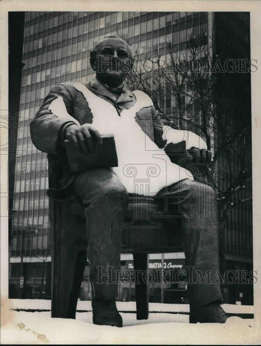 1965 Press Photo Statue of Tom L Johnson - cva19099 - Historic Images
