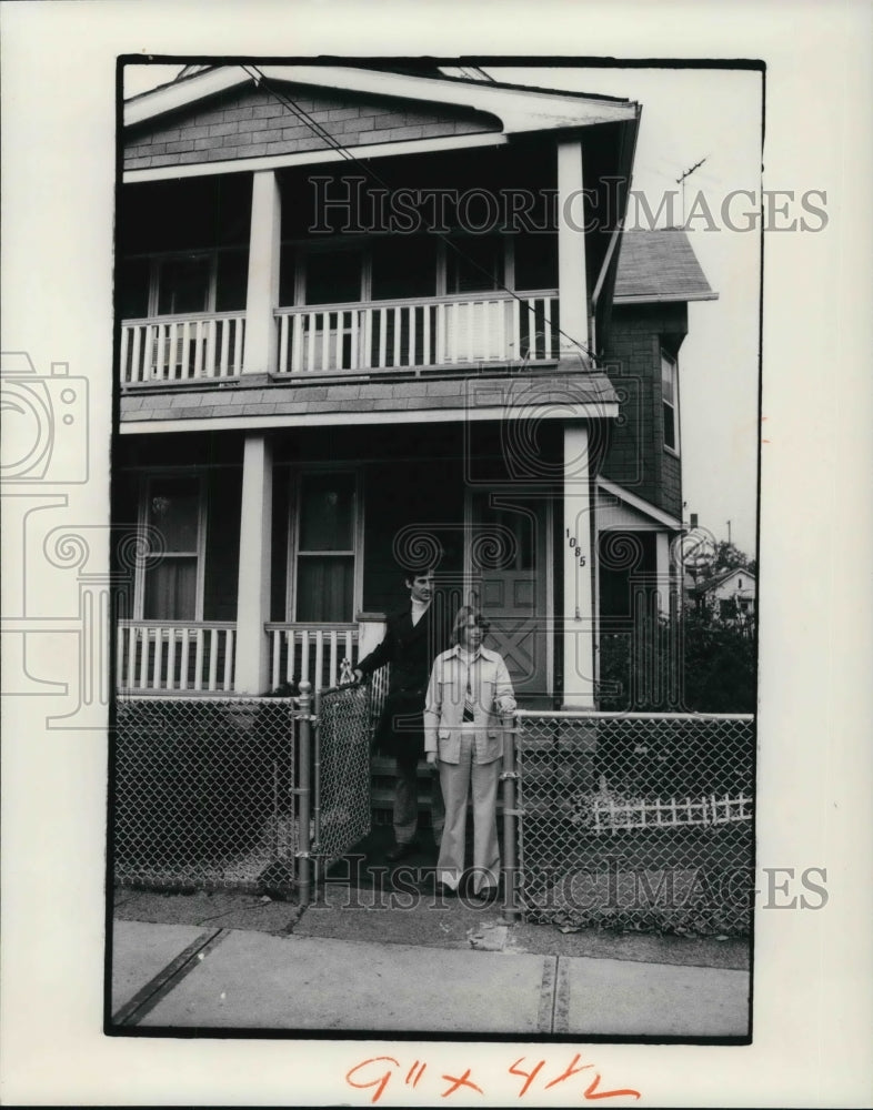 1976 Press Photo Mr. &amp; Mrs. Stephen F. Hogan E. 66th Street Inner City Living - Historic Images