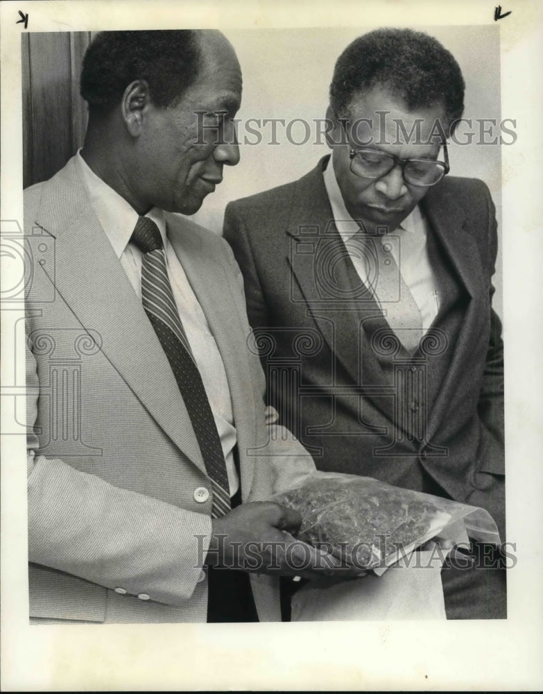 1983 Press Photo Frederick D. Holliday super of Cleveland Schools - Historic Images